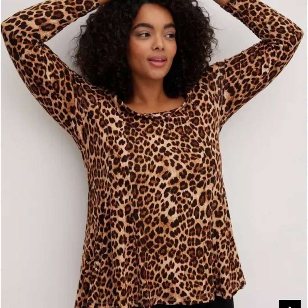 Torrid Super Soft Scoop Neck Fit And Flare Long Sleeve Top - Picture 2 of 9